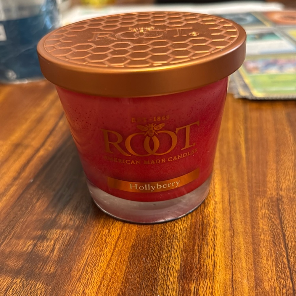 Roots -Candle - Hollyberry